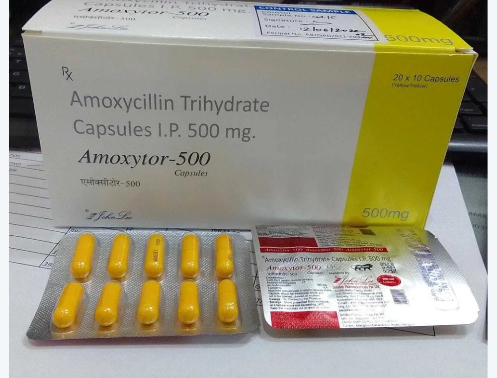 Amoxicillin 500 mg real medicine product photograph, view 1